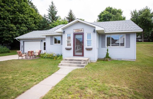 Grand Marais House | Carter's Cottage - 2BR/2BA cottage in Grand Marais walking distance to downtown