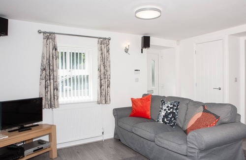 Chapel en le Frith Cottage | CARTERS COTTAGE, pet friendly in Chapel-En-Le-Frith