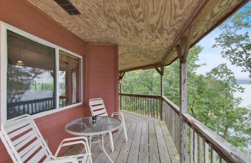Ellijay Cabin | Carters Lake, Lakeside Cabin #10 includes boat slip at the marina