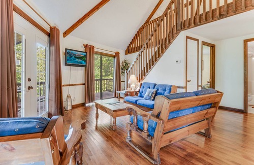 Ellijay Cabin | Carters Lake Lakeview Cabin #6 includes free boat slip at the Marina