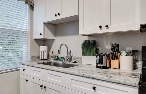 Museum District Apartment | Carytown Home/Fenced Yard/3 TVs/Family-Friendly
