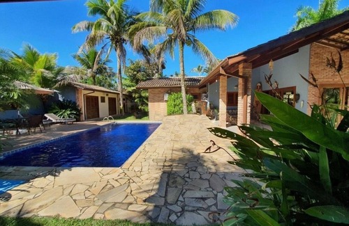 Itamambuca House | Casa Para Famílias com Quadra de Futebol, Piscina e há Poucos Metros da Praia