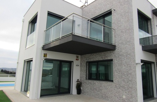 Bombarral House | Casa da Colina - Villa in the Countryside