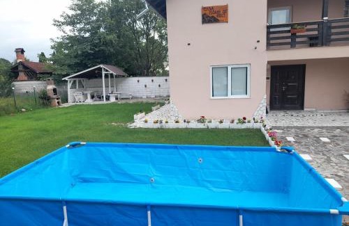 Cristian House | CASA FLOARE DE COLT