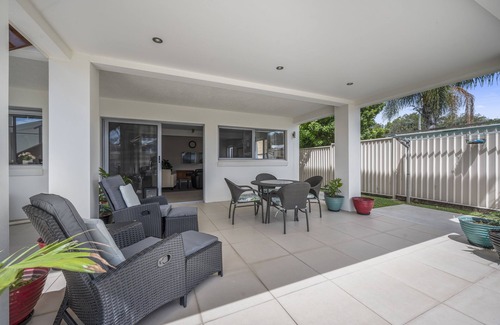 Woolgoolga Bed & Breakfast | CASA 28 Wharf Street - Walk to the Beach