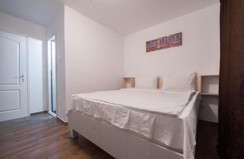 Douazeci si Trei August House | Casa 4 Odăi