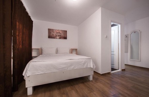 Douazeci si Trei August House | Casa 4 Odăi