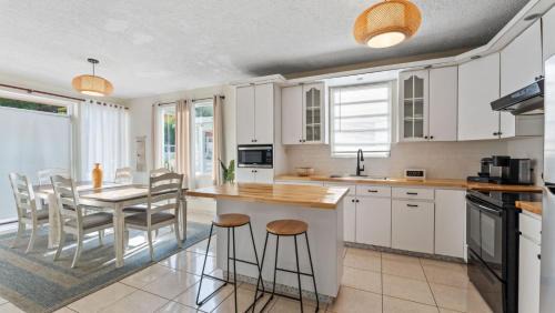 Rincon House | Casa 413- Walking Distance to the Beach and Downtown