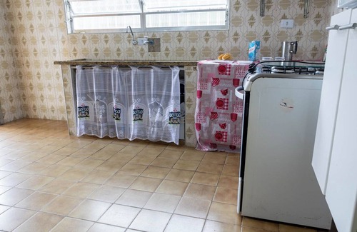 Mongagua Ski Chalet | Casa a 600m do mar com garagem e pet friendly