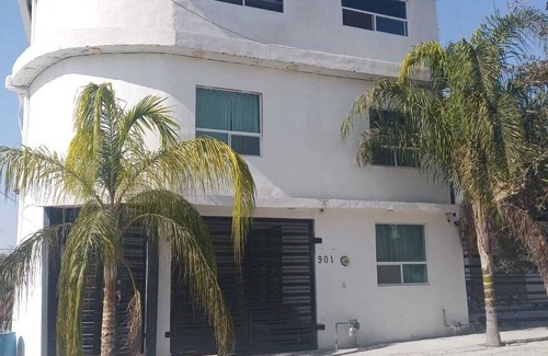 Juarez House | Casa a 7 kms del Aeropuerto de monterrey