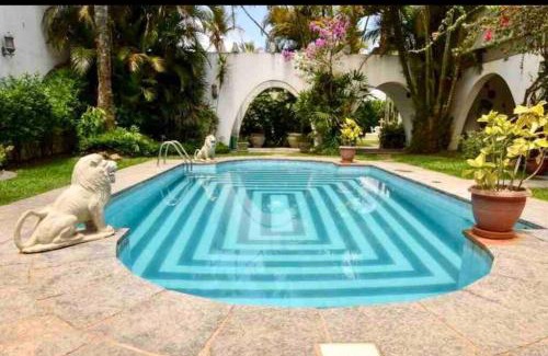 Jardim Virginia House | Casa aconchegante,perto da praia,com piscina,muito jardim,e pet friendly