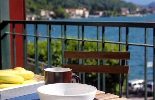 Acquaseria Apartment | Casa Alba, town centre Apartment with lovely balcony ad lake view, sleeps 4
