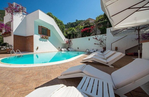 Minori House | Casa Alloro B: A welcoming apartment located in the center of Minori and a few meters from the sea.