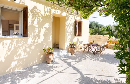Manoliopoulo House | Casa Alta with Mountain Views