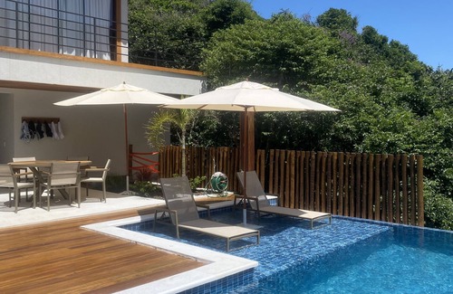 Brava House | Casa Alto Padrão a 100 Metros da Praia Brava