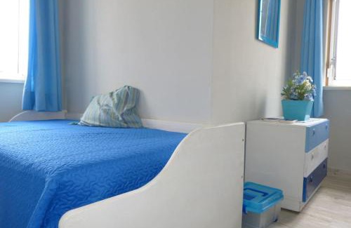 Ericeira Apartment | Casa Amarela - Ericeira center by the beach