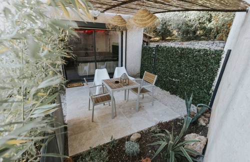 Montfort-sur-Argens Apartment | Casa Amor & SPA - Suite Romantique Loveroom Jacuzzi Privatif et Petits Déjeuners