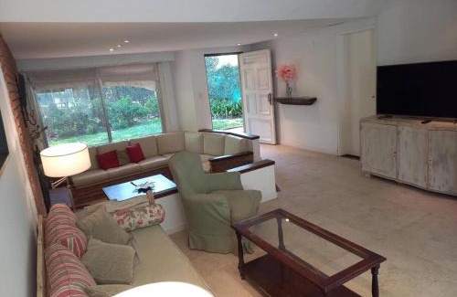 Bella Vista House | Casa amplia - Pileta y parque