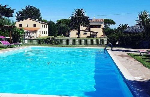 Marina di Castagneto Carducci House | Casa Aneto C: A welcoming apartment surrounded by the greenery, with Free WI-FI.