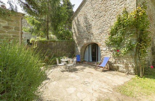 Rufina House | Casa Arco: Charming Cottage With Shared Pool And Valley Views near Florence