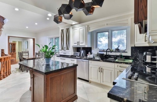 Newtonbrook House | Casa Athena — Luxury Toronto Mansion with Gym