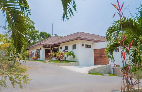 Roatan Villa | Casa Atlas "Serene Retreat"