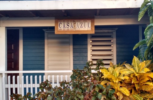 Culebra Pueblo House | Casa Azul ~Beautiful Bay Views WiFi, Netflix & Beach Gear included