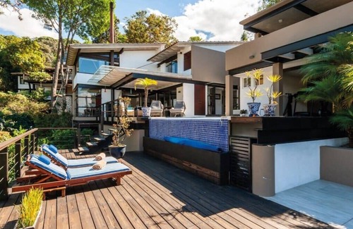 Valle de Bravo House | Casa Azul. Lakeview Terrace Retreat in Avándaro