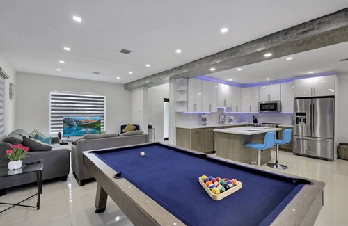 Coral Way House | Casa Azul Lux 4bed/2.5bath Pool Home by Brickell