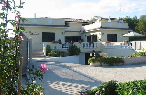 Isola di Capo Rizzuto Apartment | Casa Bahati - Spacious apartment on the south coast of Italy.