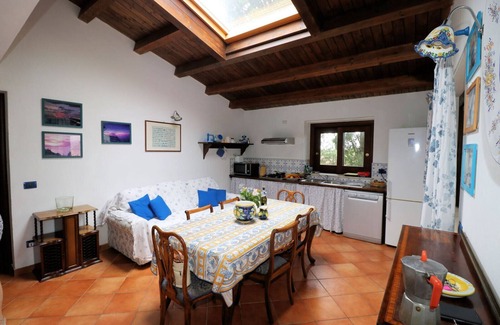 Ricadi House | Casa Basiluzzo, for 6 people with shared swimming pool and access to the beach