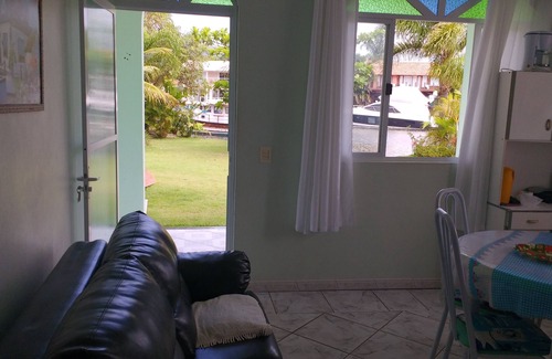 Barra da Lagoa House | Casa Beira Do Canal C/Air, Tv, Internet S/Fio Great Location Near The Beaches