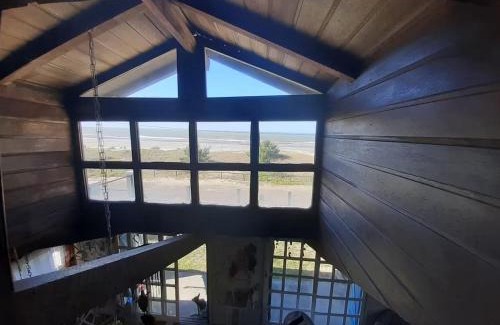 Xangri-La House | Casa beiramar, vista mar e pinheiros, pé na areia