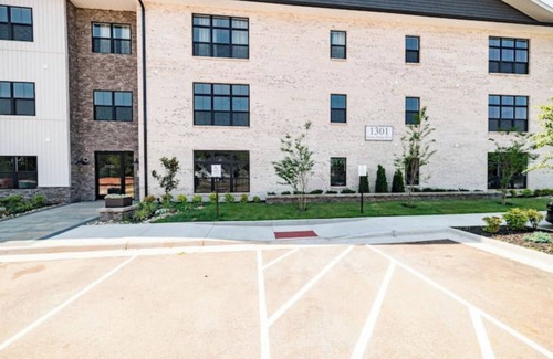 Forest Apartment | Casa Bela Modern Condo in Upscale Location