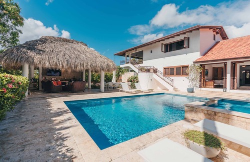 Los Lagos House | CASA BELLA- PRISTINE 5BD-STEPS TO MINITAS BEACH-pool, jacuzzi, cabana, golf cart