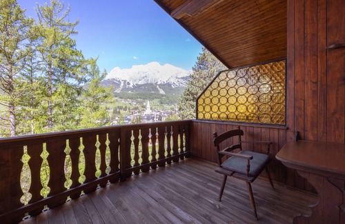 Cortina d'Ampezzo Apartment | Casa Benedeta, comfortable and panoramic