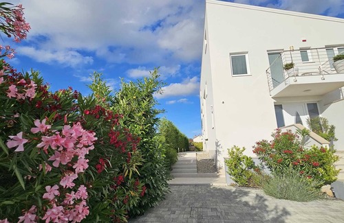Matohanci Apartment | CASA BIANCA One-Bedroom Apartment with Balcony 1