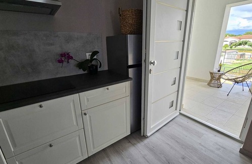 Matohanci Apartment | CASA BIANCA One-Bedroom Apartment with Balcony 2