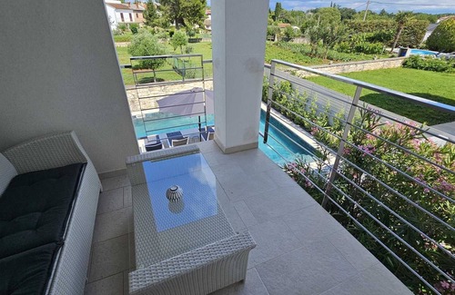 Matohanci Apartment | CASA BIANCA One-Bedroom Apartment with Balcony 2