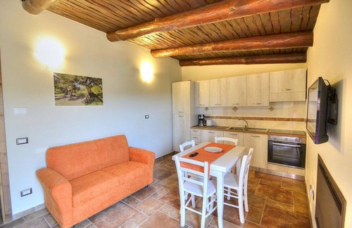 Marina di Casal Velino House | Casa Biancolilla C: A welcoming apartment situated at a short distance from the beach, with Free WI-FI.