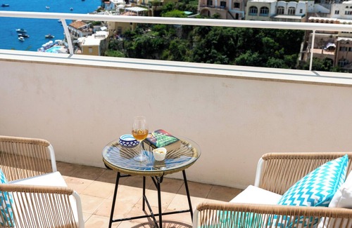 Positano City Centre House | CASA BLÙ DAMA is centrally located in the heart of Positano has a Beautiful view