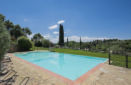 Grassina House | Casa Bonannia G: A bright one-story apartment in the characteristic style of the Tuscan countryside.