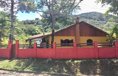 Sao Pedro da Serra House | Casa bonita na serra com piscina lareira e hidro na rua principal