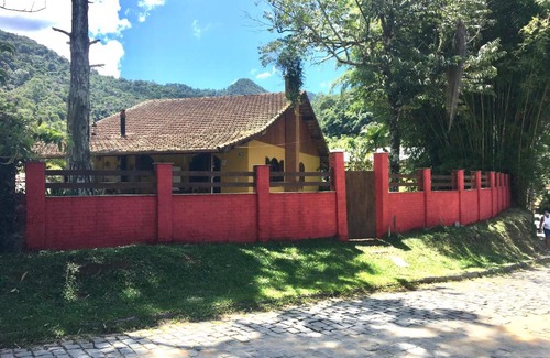 Sao Pedro da Serra House | Casa bonita na serra com piscina lareira e hidro na rua principal