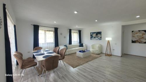 Moieciu House | Casa Bot