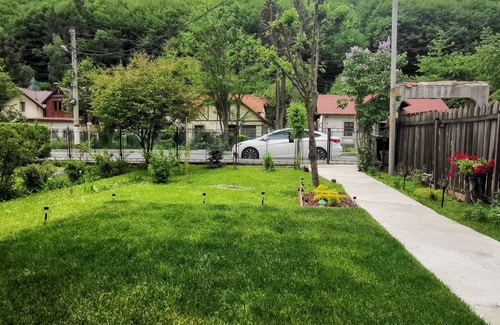 Sinaia House | Casa Bunicilor - 3 bedroom house in center Sinaia