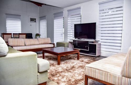Jardim Virginia House | Casa c piscina e churrasqueira no Guarujá - SP