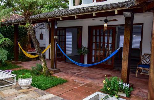 Jardim Virginia House | Casa c piscina e churrasqueira no Guarujá - SP