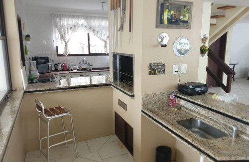 Picarras House | CASA C/SWIMMING POOL - HIGH STANDARD - PIÇARRAS - SC - C/VISTA P/O MAR - 50m BEACH