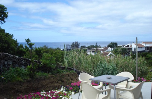 Caloura House | Casa Caloura Earth Accommodation